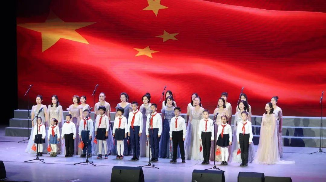且末公安：民警陪您逛巴扎，烟火气里讲反诈